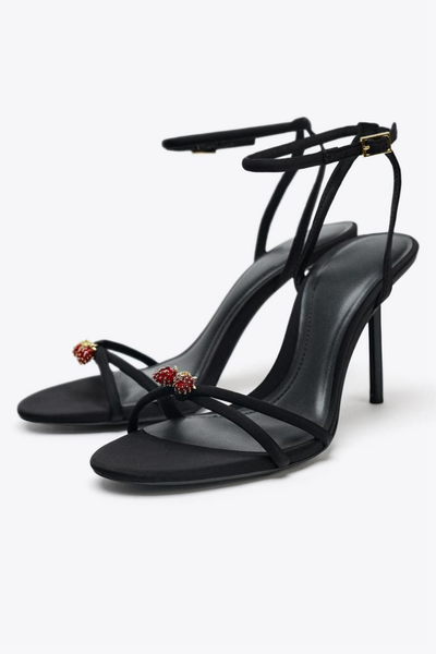 CHERRY HEELS