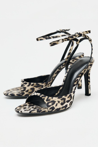 GAIA HEELS